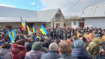 На Тернопільщині попрощалися із бійцем Андрієм Місяцем На Тернопільщині попрощалися із бійцем Андрієм Місяцем