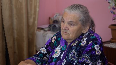 "Тримали на прицілі, зганяли як собак у вагони". Спогади депортованої кримської татарки