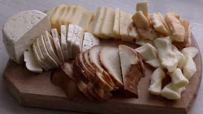 Продукція сироварні у Кудрівці на Чернігівщині Продукція сироварні у Кудрівці на Чернігівщині