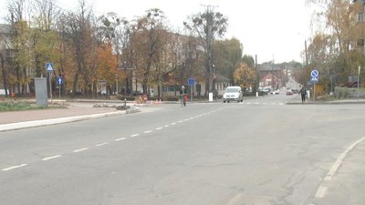 У місті не курсують ні шкільні автобуси, ні інші пасажирські перевезення. Фото: Суспільне Поділля У місті не курсують ні шкільні автобуси, ні інші пасажирські перевезення. Фото: Суспільне Поділля