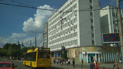 У Сумах змінюють рух сім тролейбусних маршрутів через обрив тролеї в центрі міста У Сумах змінюють рух сім тролейбусних маршрутів через обрив тролеї в центрі міста