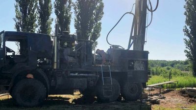 У селищі Нове ремонтують свердловину, щоб цілодобово подавати воду. Коли дороблять