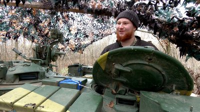 Танк Т-72 3 ОШБр, який штурмує на Донеччині Танк Т-72 3 ОШБр, який штурмує на Донеччині