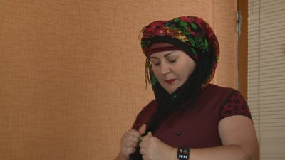 "Це як поема для українки": у черкаському музеї вчили зав'язувати хустки "Це як поема для українки": у черкаському музеї вчили зав'язувати хустки