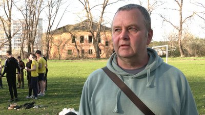 Віктор Симиряко зі своїми учнями на занятті з тактичної медицини для ліцеїстів Чернігівського ліцею з посиленою військово-фізичною підготовкою Віктор Симиряко зі своїми учнями на занятті з тактичної медицини для ліцеїстів Чернігівського ліцею з посиленою військово-фізичною підготовкою