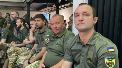 "Руки опускати немає часу". Тероборонівців 113-ї бригади нагородили з нагоди Дня Незалежності "Руки опускати немає часу". Тероборонівців 113-ї бригади нагородили з нагоди Дня Незалежності