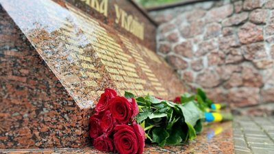 У Кропивницькому вшанували пам'ять загиблих у Другій світовій війні та учасників АТО/ОСС У Кропивницькому вшанували пам'ять загиблих у Другій світовій війні та учасників АТО/ОСС
