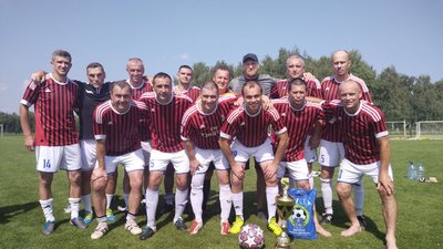 "Я пів року не бачив м’яча": у Сумах ветерани провели благодійний футбольний турнір