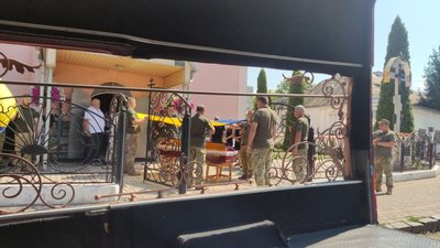 На Закарпатті попрощалися із полеглим на війні Євгеном Ковачем На Закарпатті попрощалися із полеглим на війні Євгеном Ковачем