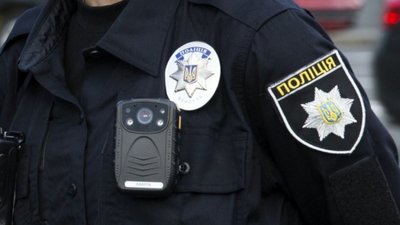 Шеврон та значок поліцейського