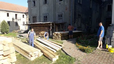 Прикарпатські волонтери з командою "PINSEL AR" організують виставки 3D скульптур Пінзеля Прикарпатські волонтери з командою "PINSEL AR" організують виставки 3D скульптур Пінзеля
