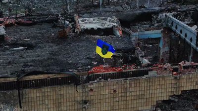 Прапор над будівлею Куп'янської міськради
