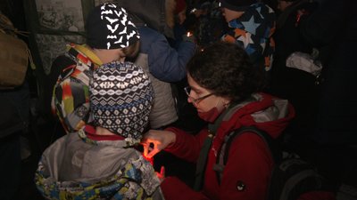 У вікнах Харківської ОДА запалили свічки в пам'ять про жертв голодоморів У вікнах Харківської ОДА запалили свічки в пам'ять про жертв голодоморів