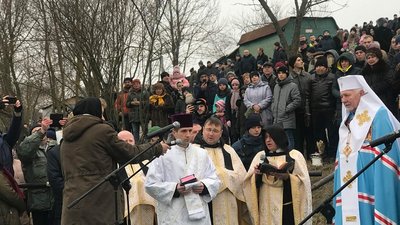 В Івано-Франківську на Бистриці Надвірнянській освятили воду