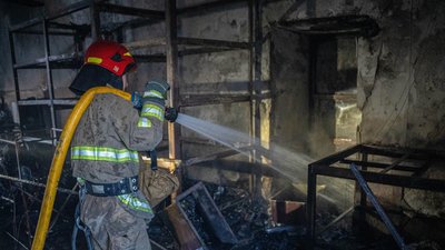 Пожежа на СТО під Одесою: до гасіння залучили 19 рятувальників Пожежа на СТО під Одесою: до гасіння залучили 19 рятувальників