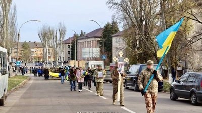 Серце мами не витримало. Військового з Кіровоградщини хоронитимуть разом з матір'ю Серце мами не витримало. Військового з Кіровоградщини хоронитимуть разом з матір'ю