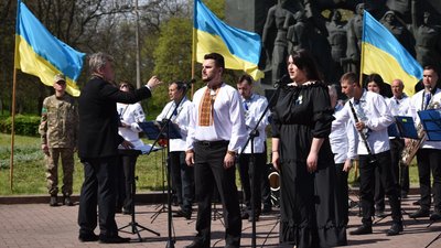 У Кропивницькому вшанували пам'ять тих, хто воював проти нацизму та захищав Україну У Кропивницькому вшанували пам'ять тих, хто воював проти нацизму та захищав Україну