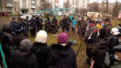 У Житомирі жителі вулиці Героїв Десантників протестують проти будівництва житлового комплексу У Житомирі жителі вулиці Героїв Десантників протестують проти будівництва житлового комплексу