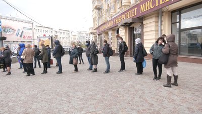 У Харкові роздають маски у громадському транспорті — міськрада У Харкові роздають маски у громадському транспорті — міськрада
