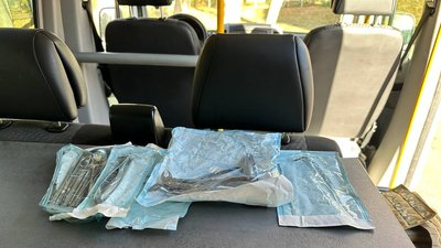 Лікують зуби та душі: стоматологи та капелани допомагають військовим на фронті Лікують зуби та душі: стоматологи та капелани допомагають військовим на фронті