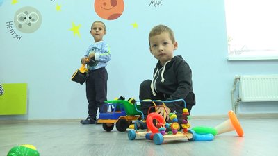 Завідувачка садка Тетяна Бабич каже, у садочку працює 4 групи, які розраховані на 80 дошкільнят Завідувачка садка Тетяна Бабич каже, у садочку працює 4 групи, які розраховані на 80 дошкільнят