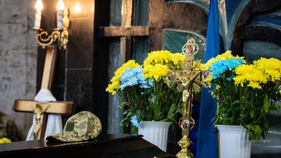 У Тернополі попрощалися з військовослужбовцем Ігорем Гесюком У Тернополі попрощалися з військовослужбовцем Ігорем Гесюком