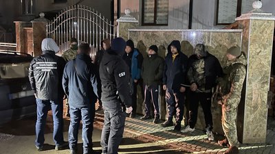 На Закарпатті правоохоронці затримали чоловіка за підозрою у переправленні військовозобов'язаних через кордон