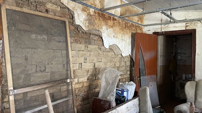 "Скільки треба ходити, стільки треба паперів, що сил немає". Чи отримують херсонці допомогу для відновлення житла "Скільки треба ходити, стільки треба паперів, що сил немає". Чи отримують херсонці допомогу для відновлення житла