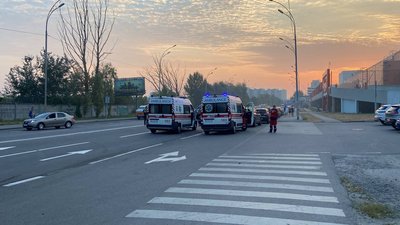 місце влучання уламків ракети 