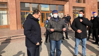 У Франківську під адмінбудинком протестують підприємці