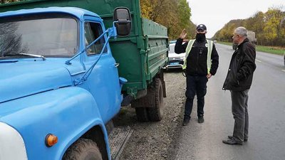 Правоохоронці Тернопільщини штрафуватимуть водіїв, які забруднюють дороги Правоохоронці Тернопільщини штрафуватимуть водіїв, які забруднюють дороги
