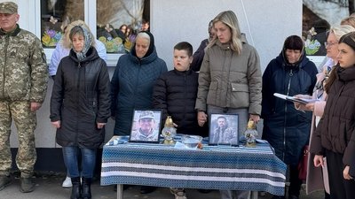 Меморіальні дошки, село Гряди