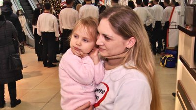 У Хмельницькому муніципальний хор влаштував концерт, аби зібрати кошти для лікування Софійки Коваль
