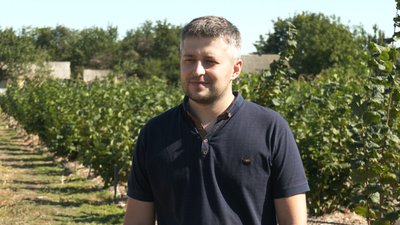 Вирощує 40 сортів фундука з різних країн світу. Сергій Кучугурний Вирощує 40 сортів фундука з різних країн світу. Сергій Кучугурний