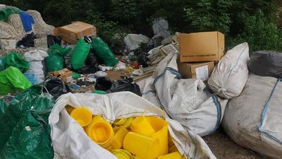 Стихійне звалище медичних відходів горіло в Сумах - Держекоінспекція Стихійне звалище медичних відходів горіло в Сумах - Держекоінспекція