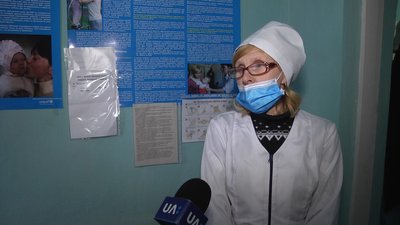 На Житомирщині у селах людей щеплюють мобільні медичні бригади На Житомирщині у селах людей щеплюють мобільні медичні бригади