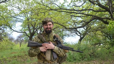 Загинули на Донеччині. У Кропивницькому попрощалися з Дмитро Сінченком, Сергієм Кормільченком та Андрієм Васильченком Загинули на Донеччині. У Кропивницькому попрощалися з Дмитро Сінченком, Сергієм Кормільченком та Андрієм Васильченком