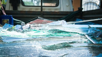 Знищені дачі та дитина в епіцентрі вибуху: що відомо про обстріл бази відпочинку на Одещині. Фоторепортаж Знищені дачі та дитина в епіцентрі вибуху: що відомо про обстріл бази відпочинку на Одещині. Фоторепортаж