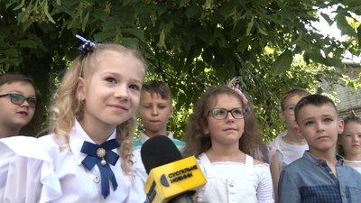 У Житомирі попрощалися з розбомбленим військами РФ ліцеєм №25 У Житомирі попрощалися з розбомбленим військами РФ ліцеєм №25