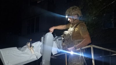 У Сумах безпілотник застряг у дереві