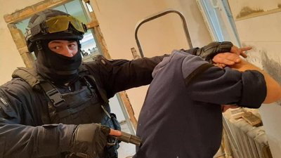 Зберігав та продавав: у закарпатця під час обшуків знайшли кілограм марихуани Зберігав та продавав: у закарпатця під час обшуків знайшли кілограм марихуани