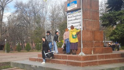Хода пам'яті. У День добровольця в Кропивницькому вшанували загиблих і вбитих у війні з Росією Хода пам'яті. У День добровольця в Кропивницькому вшанували загиблих і вбитих у війні з Росією
