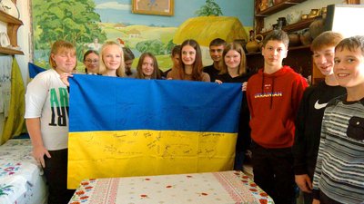"Кожен із вас береже наш спокій": на Вінниччині учні написали листи для захисників "Кожен із вас береже наш спокій": на Вінниччині учні написали листи для захисників
