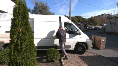 Дмитро Артемов волонтер, який їздить на Донеччину Дмитро Артемов волонтер, який їздить на Донеччину