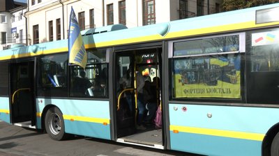 Автопробіг на підтримку військовополонених відбувся у Хмельницькому