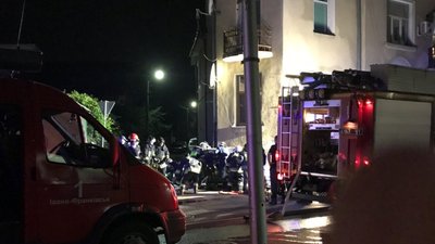 У Франківську авто в'їхало у будинок. Одна людина загинула, ще троє - травмовані