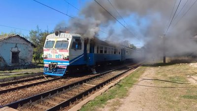 Липкуватівка, горить електричка