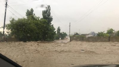 Розмиті дороги, підтоплені будинки: на Одещині рятувальники відкачали більше тисячі кубометрів води Розмиті дороги, підтоплені будинки: на Одещині рятувальники відкачали більше тисячі кубометрів води