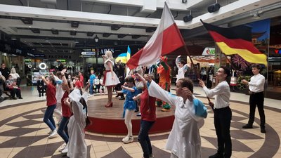 Співали грецькою, грали німецькою, розмовляли польською. Херсонські учні провели свято єднання мов