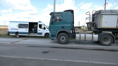 Зберегти дороги Рівненщини: рух вантажівок удень не забороняли, але контролюють їхню вагу Зберегти дороги Рівненщини: рух вантажівок удень не забороняли, але контролюють їхню вагу